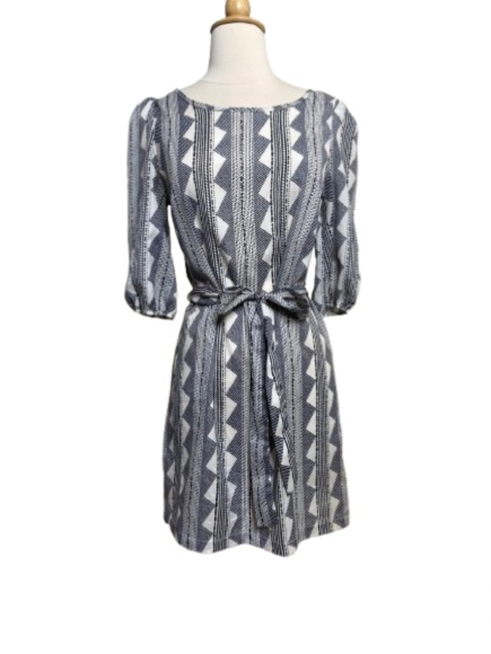 Women's Geometric Print Belted Dress in Gray and White